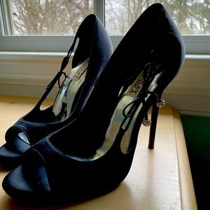 Badgley Mischka 8.5 black satin stilettos with bow detail